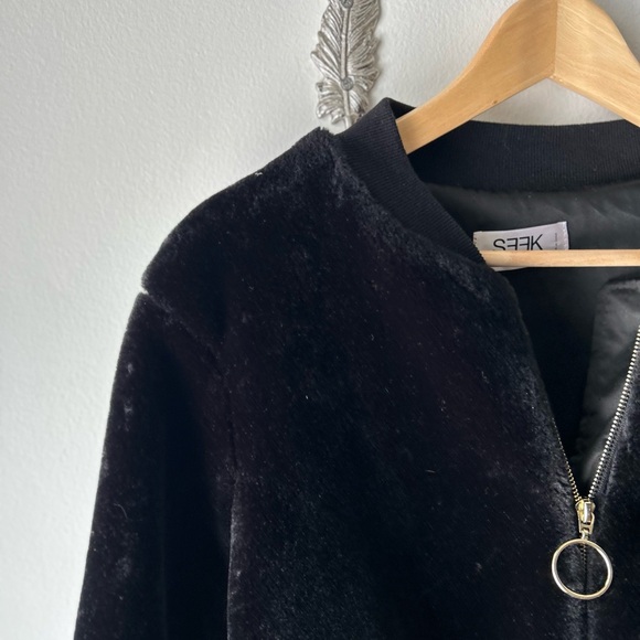 LF Black Faux Fur Cropped Bomber Jacket | Gold Zipper | Party Perfect Outerwear - Picture 4 of 7